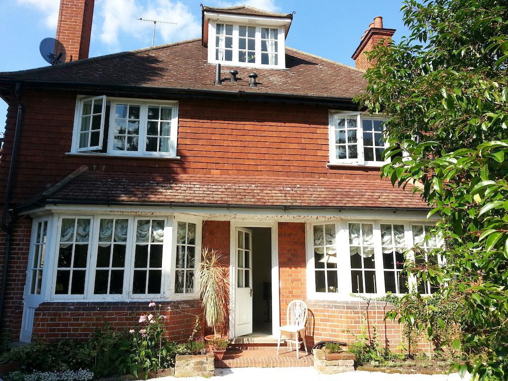 Rosemead Guest House Claygate Exterior foto